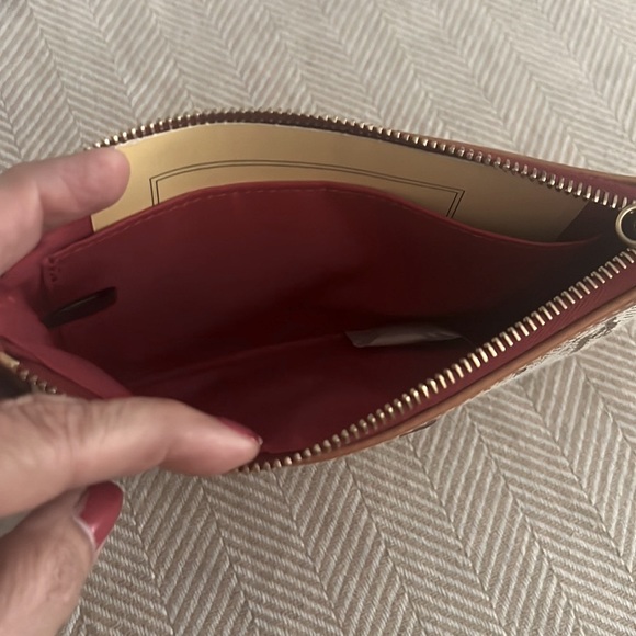 🥂𝐇𝐏!🥂DOONEY & BOURKE TAN AND CREAM WRISTLET NWT - Picture 8 of 10
